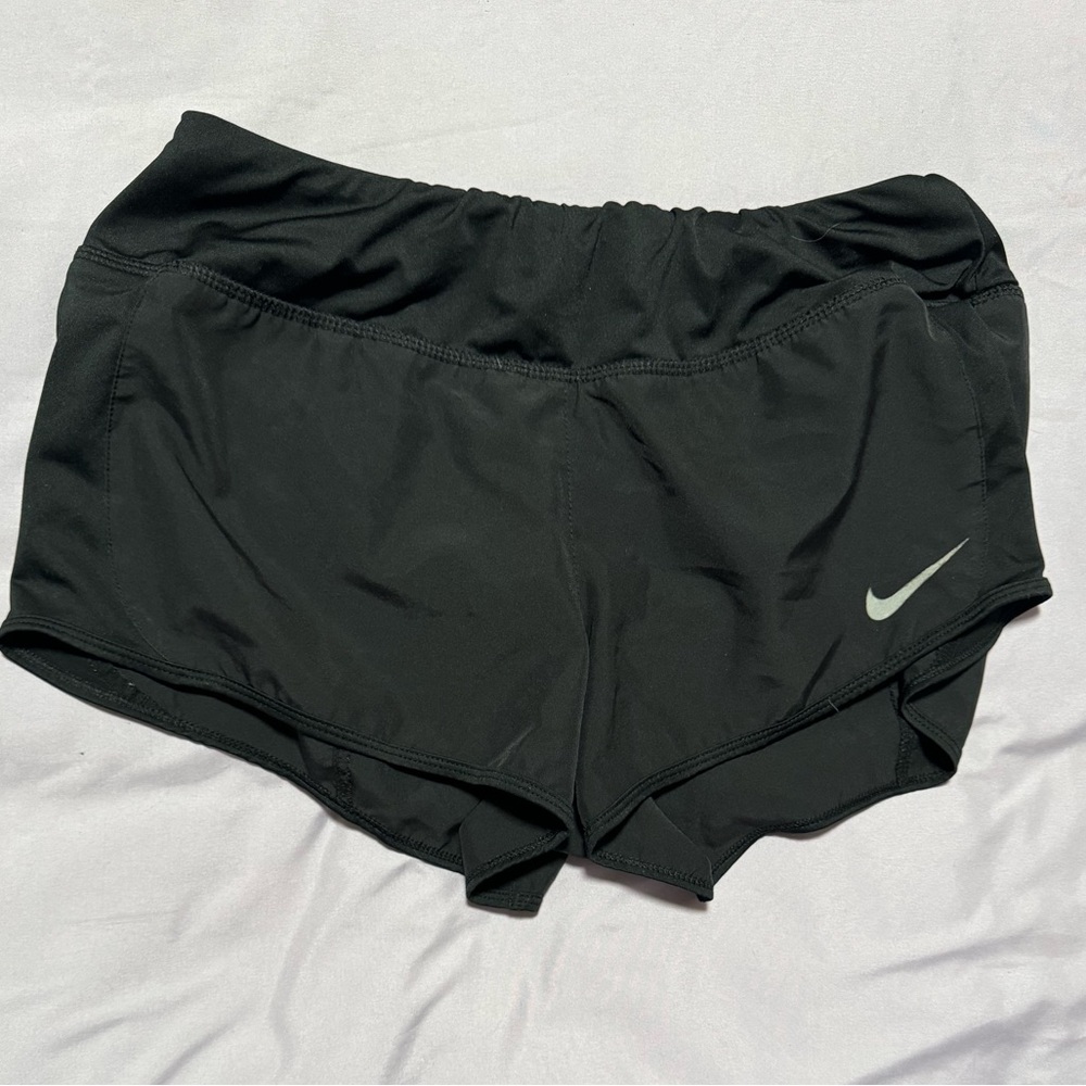 black nike workout shorts (M)